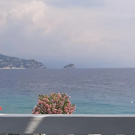 Apartment Con Vista Mozzafiato Direttamente Sul Mare Noli