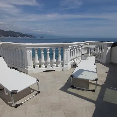 Apartamento Con Vista Mozzafiato Direttamente Sul Mare Noli