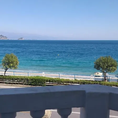 Con Vista Mozzafiato Direttamente Sul Mare
