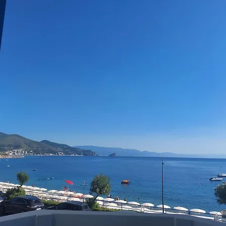 Con Vista Mozzafiato Direttamente Sul Mare Apartment
