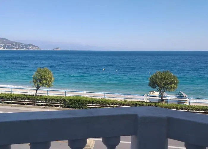 Con Vista Mozzafiato Direttamente Sul Mare
