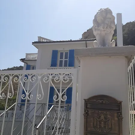 Con Vista Mozzafiato Direttamente Sul Mare Apartment Noli