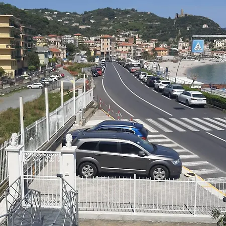 Апартаменты Con Vista Mozzafiato Direttamente Sul Mare Ноли