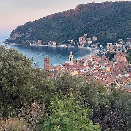 Con Vista Mozzafiato Direttamente Sul Mare Ноли