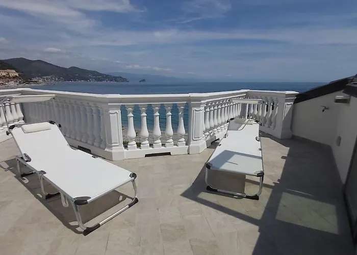 Apartamento Con Vista Mozzafiato Direttamente Sul Mare Noli